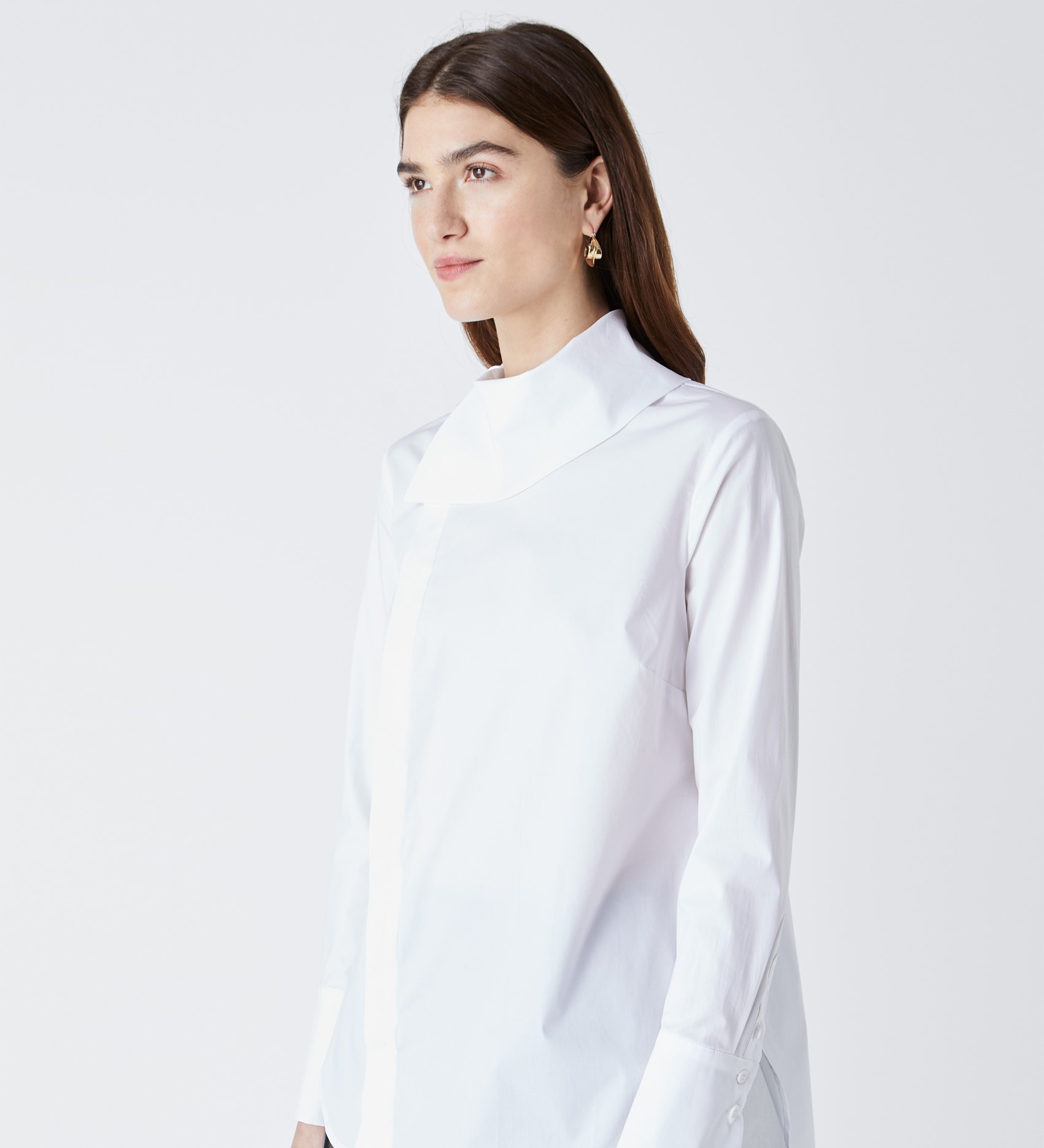 Cotton Poplin Poplin Blouse With Button Closure in White|Finery London