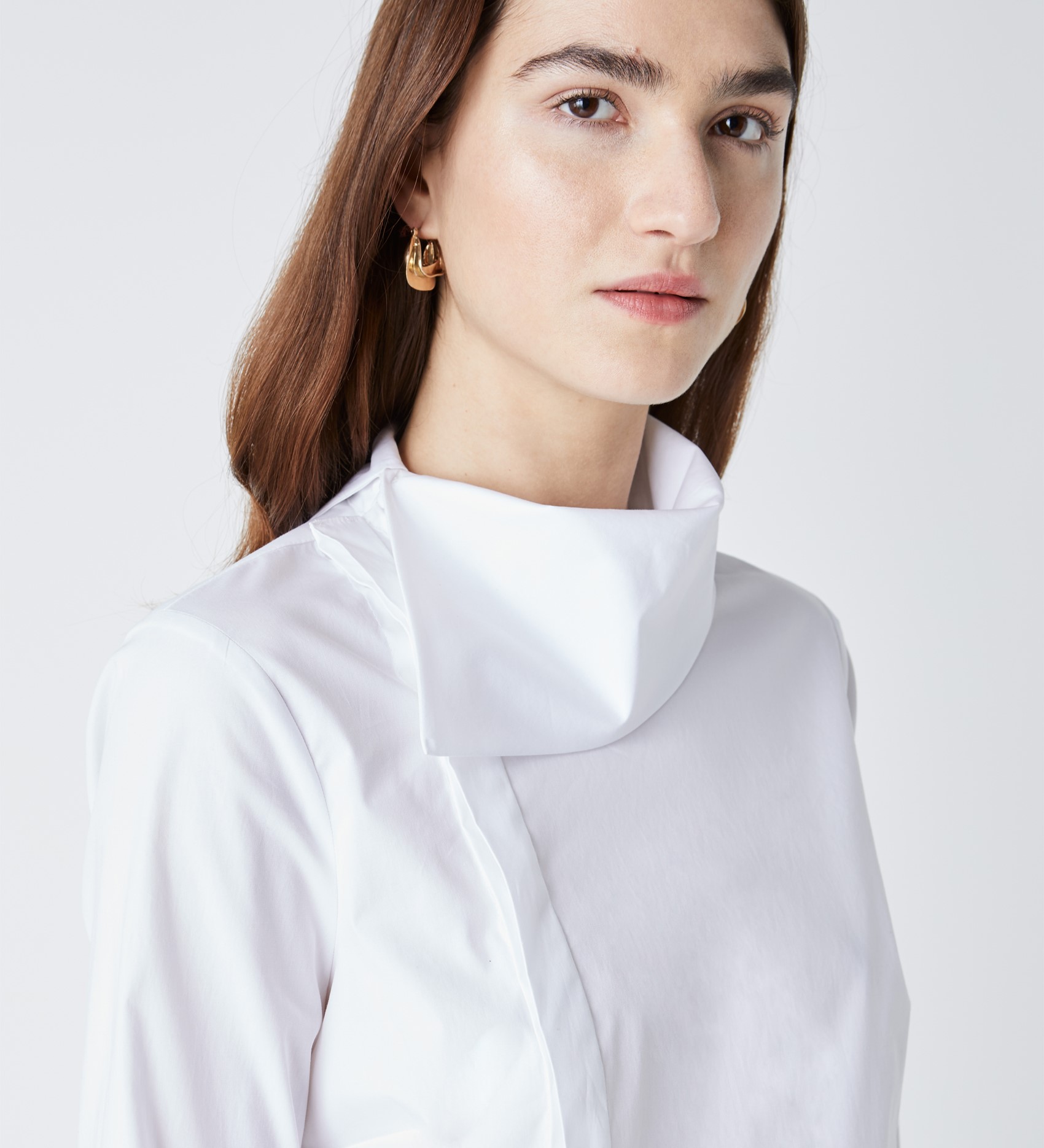 Cotton Poplin Poplin Blouse With Button Closure in White|Finery London