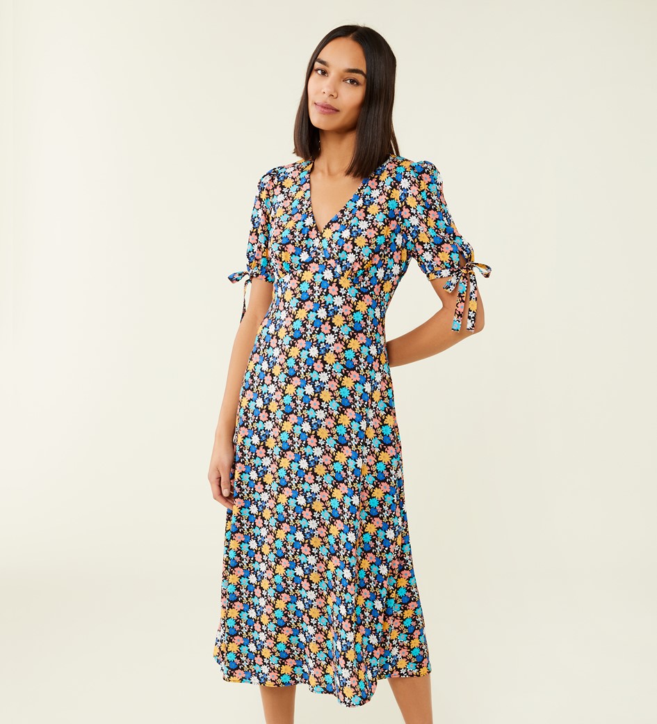 Claire Black Daisy Print Midi Dress