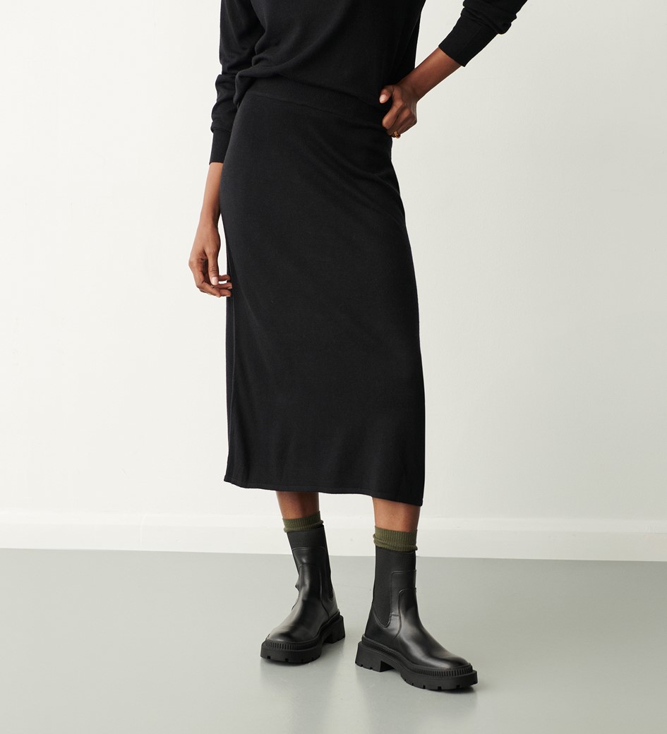Thea Black Knitted Midi Skirt